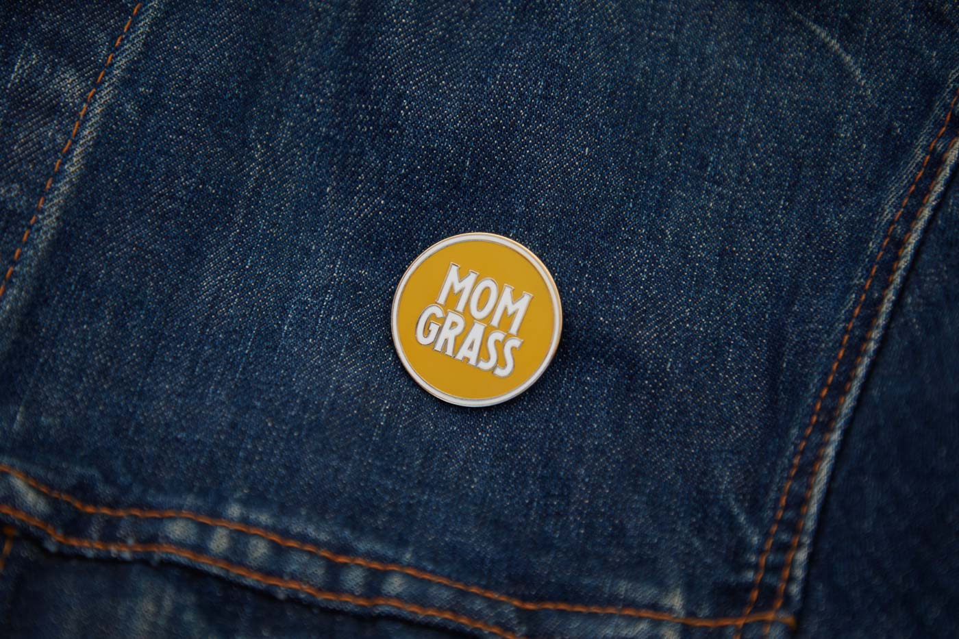 Mom Grass Circle Pin